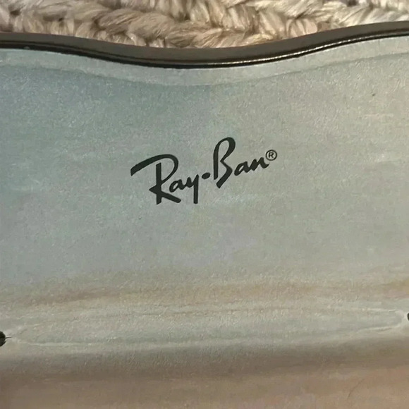 ray ban hard eye glasses case black in color - Picture 2 of 7